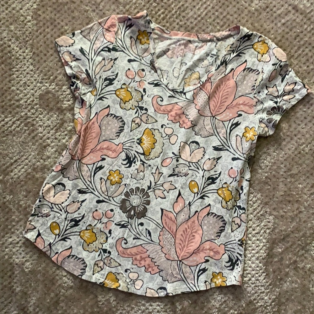 An adorable and oh-so-soft Loft top!